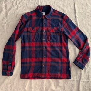 Patagonia Men’s Organic Cotton Flannel Red and Navy Plaid Shirt Small